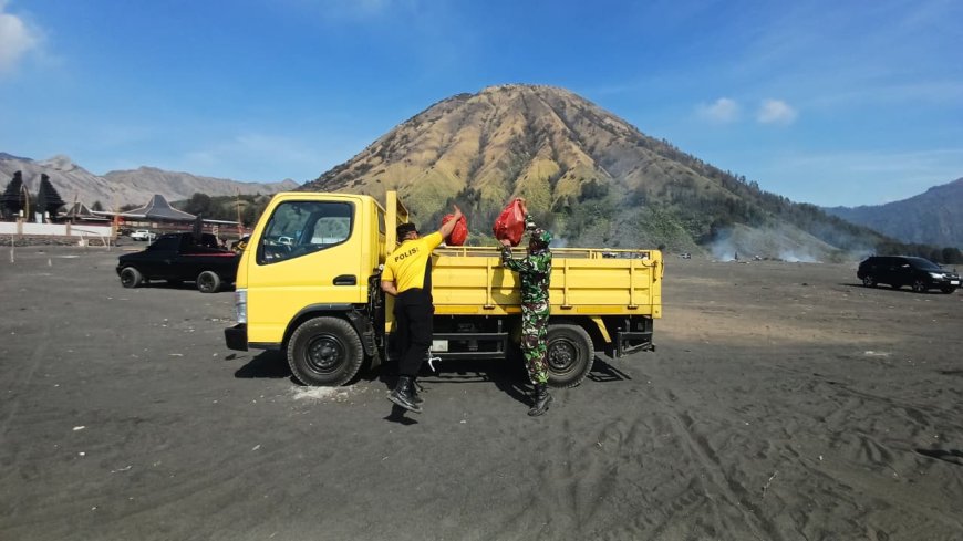 Polres Probolinggo Aksi Nyata Jaga Kebersihan Bromo Pasca Kasada