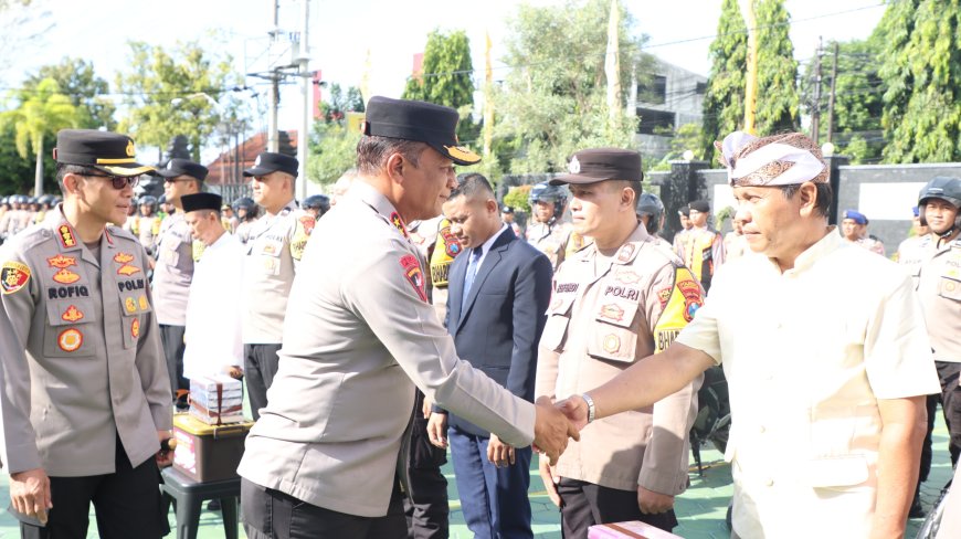 Sambut Hari Bhayangkara, Polda Jatim Gelar Bakti Religi dengan Pembagian Kitab Suci
